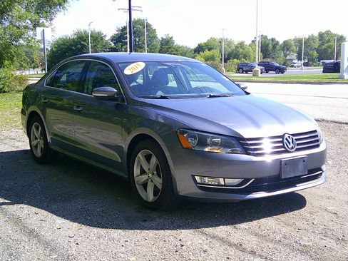 Used 2015 Volkswagen Passat 1.8T Limited Edition image 3