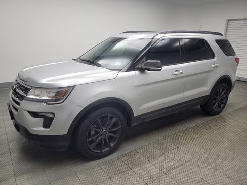 Used 2018 Ford Explorer XLT w/ Equipment Group 202A image 2