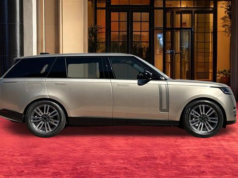 New 2026 Land Rover Range Rover Long Wheelbase SE AWD/4WD image 9