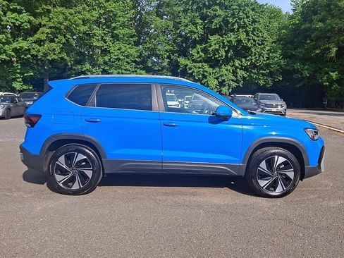Used 2025 Volkswagen Taos SE AWD/4WD image 12