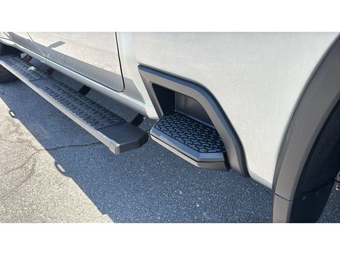 Used 2024 Chevrolet Silverado 2500 LTZ AWD/4WD image 10
