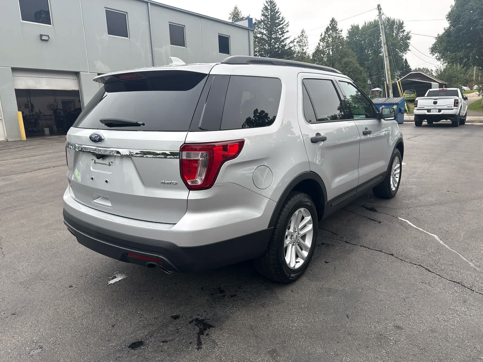 Used 2017 Ford Explorer 4WD image 3
