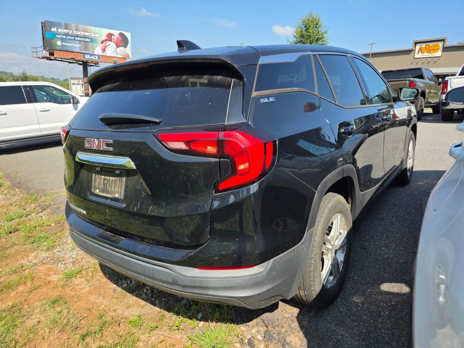 Used 2020 GMC Terrain SLE w/ LPO, Cargo Package FWD image 5