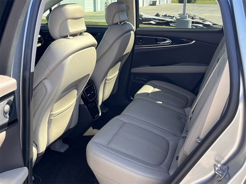 Used 2021 Lincoln Nautilus Reserve w/ Equipment Group 201A image 17