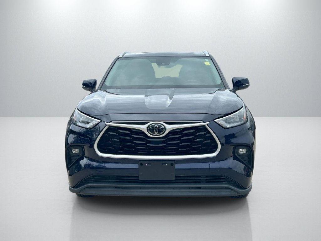 Used 2020 Toyota Highlander XLE FWD image 2