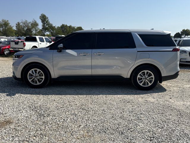 Used 2023 Kia Carnival LX FWD image 3