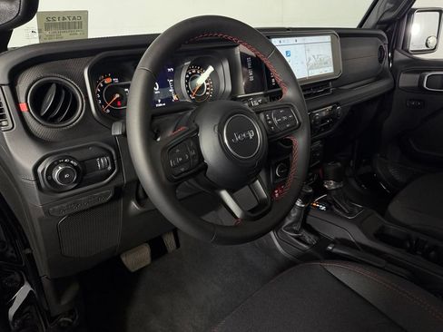 Certified 2024 Jeep Wrangler Unlimited Rubicon AWD/4WD image 19