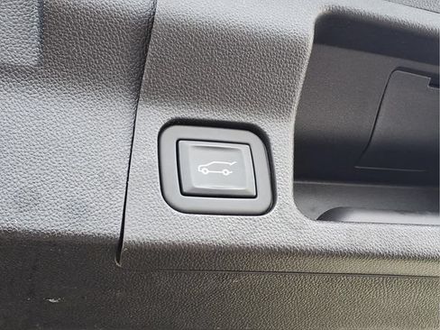Used 2023 GMC Acadia SLT w/ Elevation Edition FWD image 25
