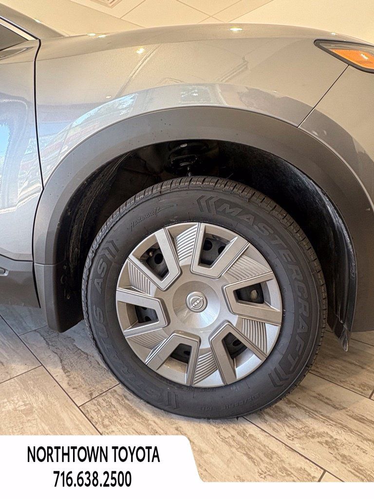 Used 2025 Nissan Kicks S AWD/4WD image 8
