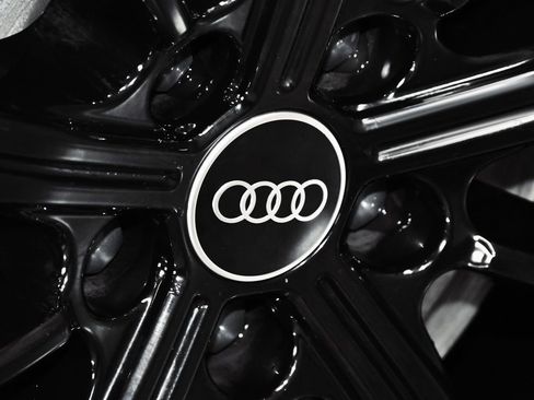 Used 2024 Audi S8 4.0T w/ S8 Comfort Plus Package image 95