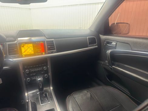 Used 2010 Lincoln MKZ image 15