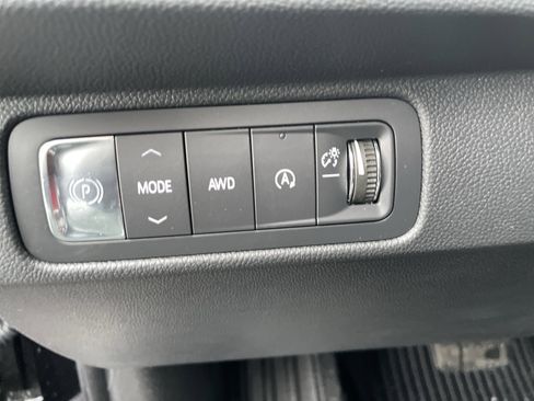 Used 2025 Chevrolet Traverse LT w/ Sun and Wheel Package image 31