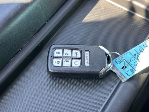 Used 2023 Honda Odyssey EX-L image 32