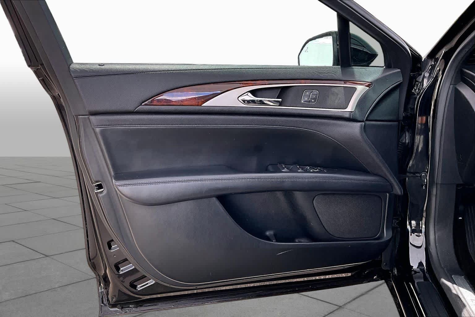Used 2017 Lincoln MKZ Reserve FWD image 22