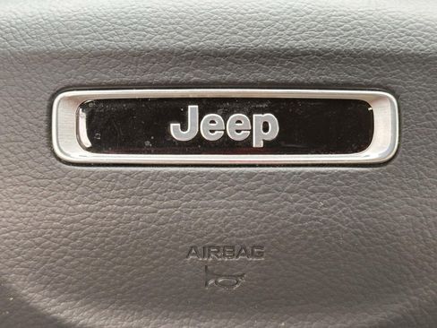 Used 2022 Jeep Grand Cherokee Limited image 28