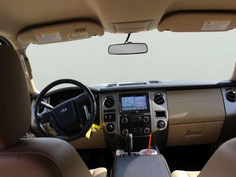 Used 2017 Ford Expedition EL XLT w/ Equipment Group 202A AWD/4WD image 8