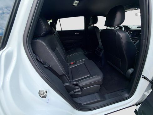 Used 2022 Volkswagen Atlas Cross Sport SE image 28