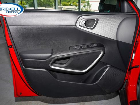Used 2024 Kia Soul LX FWD image 10