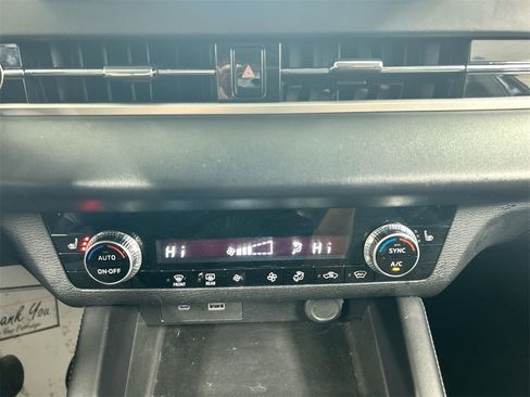 Used 2023 Mitsubishi Outlander SE image 17