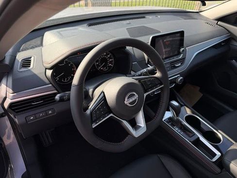 New 2025 Nissan Altima 2.5 SR image 17