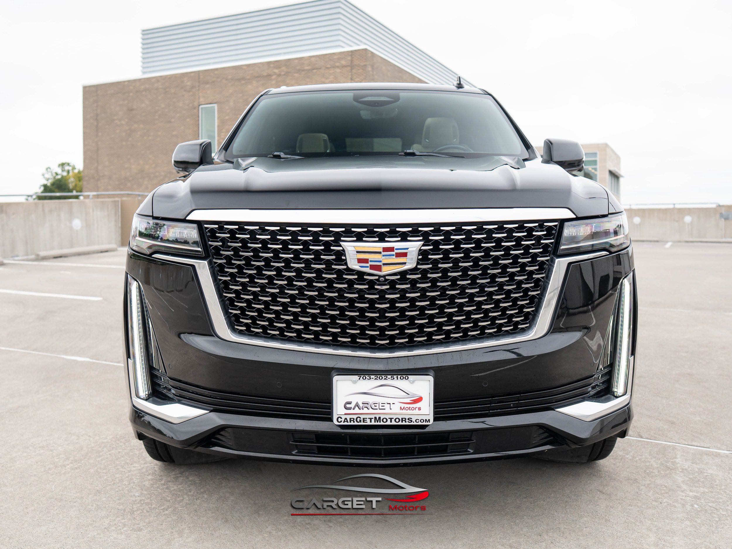 Used 2021 Cadillac Escalade Premium Luxury RWD image 2