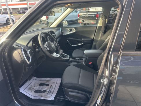 Used 2024 Kia Soul LX w/ Option Group 015 FWD image 17