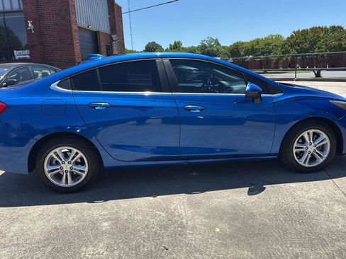 Used 2018 Chevrolet Cruze LT FWD image 6