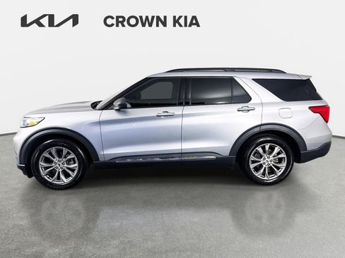 Used 2022 Ford Explorer XLT w/ Equipment Group 202A RWD image 9