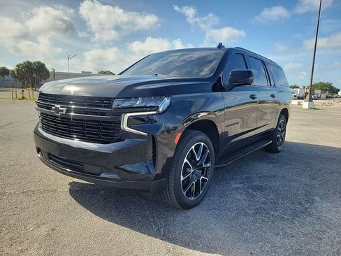 Used 2024 Chevrolet Suburban RST w/ Luxury Package RWD image 2