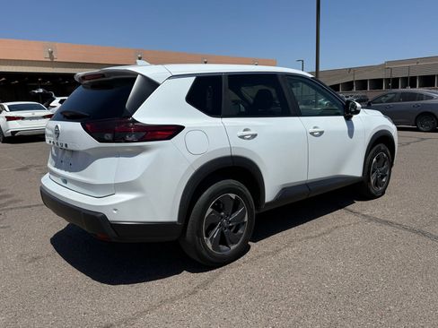 Certified 2025 Nissan Rogue SV FWD image 5