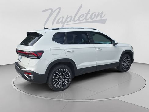 New 2026 Volkswagen Taos SE FWD image 7