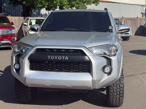 Used 2019 Toyota 4Runner SR5 AWD/4WD image 2
