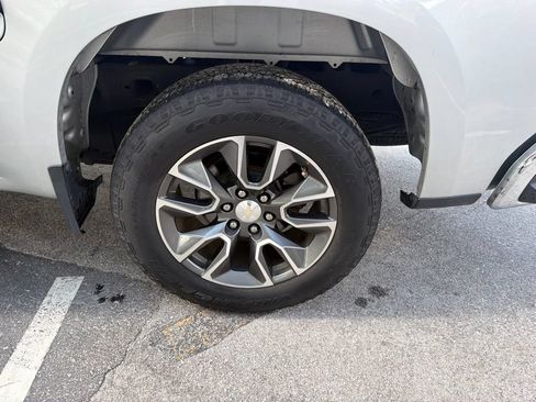 Used 2022 Chevrolet Silverado 1500 LT AWD/4WD image 8
