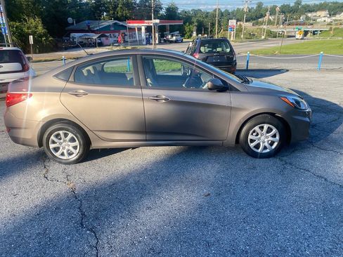 Used 2014 Hyundai Accent GLS FWD image 5