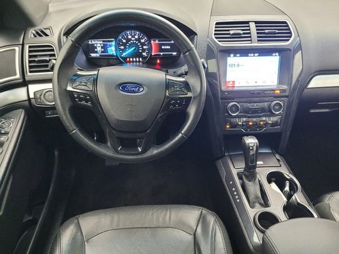 Used 2017 Ford Explorer XLT w/ Equipment Group 202A FWD image 22