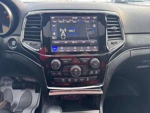 Used 2020 Jeep Grand Cherokee Limited image 3