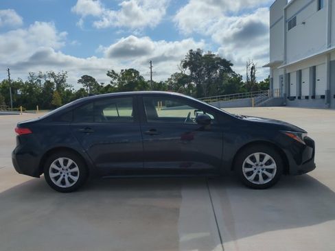 Used 2023 Toyota Corolla LE FWD image 4