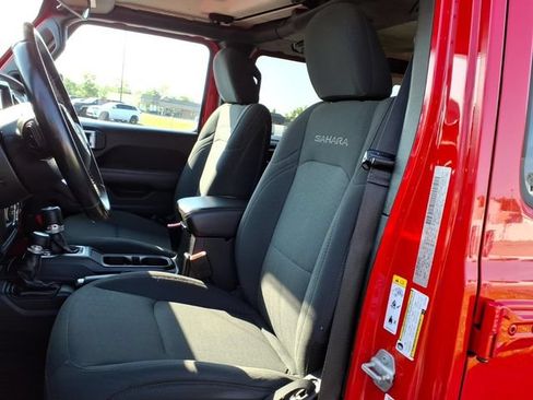 Used 2020 Jeep Wrangler Unlimited Sahara AWD/4WD image 12
