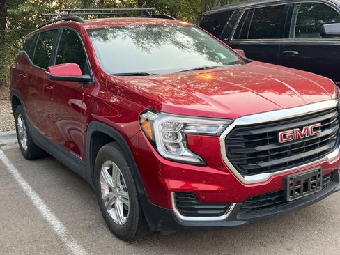 Used 2022 GMC Terrain SLE w/ Driver Convenience Package AWD/4WD image 2