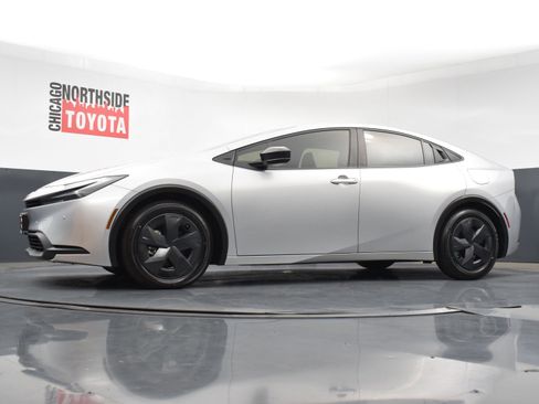 Used 2025 Toyota Prius LE image 24