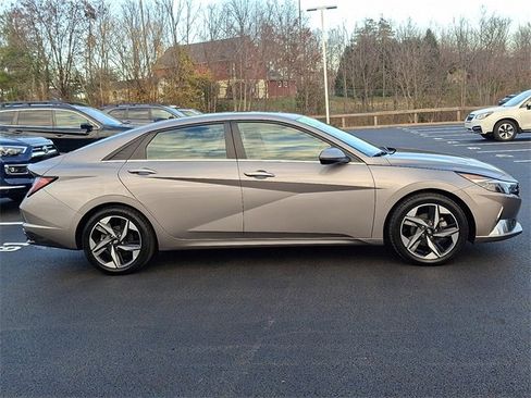 Used 2021 Hyundai Elantra Limited image 7