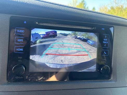 Used 2015 Toyota Sienna SE FWD image 4
