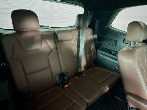 Used 2023 Kia Telluride EX w/ EX Captain's Chair Package FWD image 35