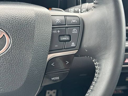 Used 2025 Toyota Camry SE FWD image 21