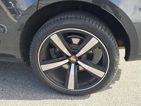 Used 2023 Porsche Macan Turbo image 14