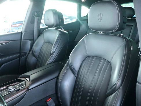 Used 2018 Maserati Levante GranLusso AWD/4WD image 14