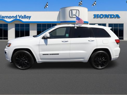 Used 2017 Jeep Grand Cherokee Altitude RWD image 7
