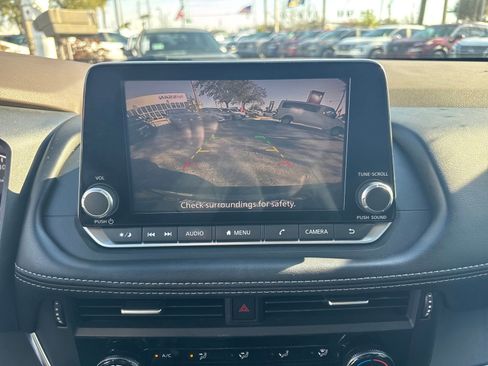 Certified 2021 Nissan Rogue S image 17