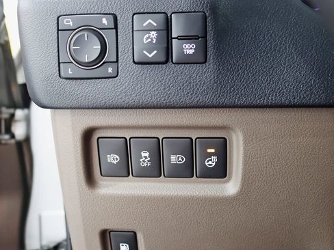 Used 2023 Lexus GX 460 Premium w/ Accessory Package AWD/4WD image 15