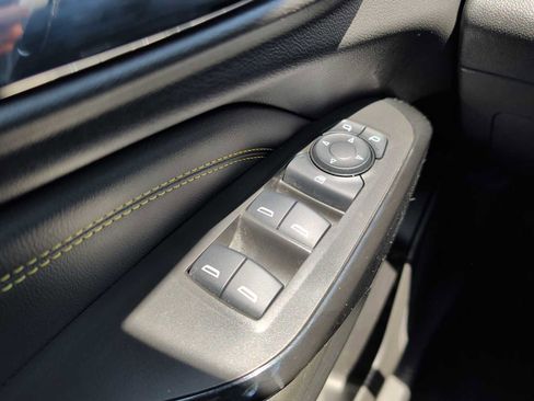 Used 2025 Chevrolet Trax LT FWD image 14